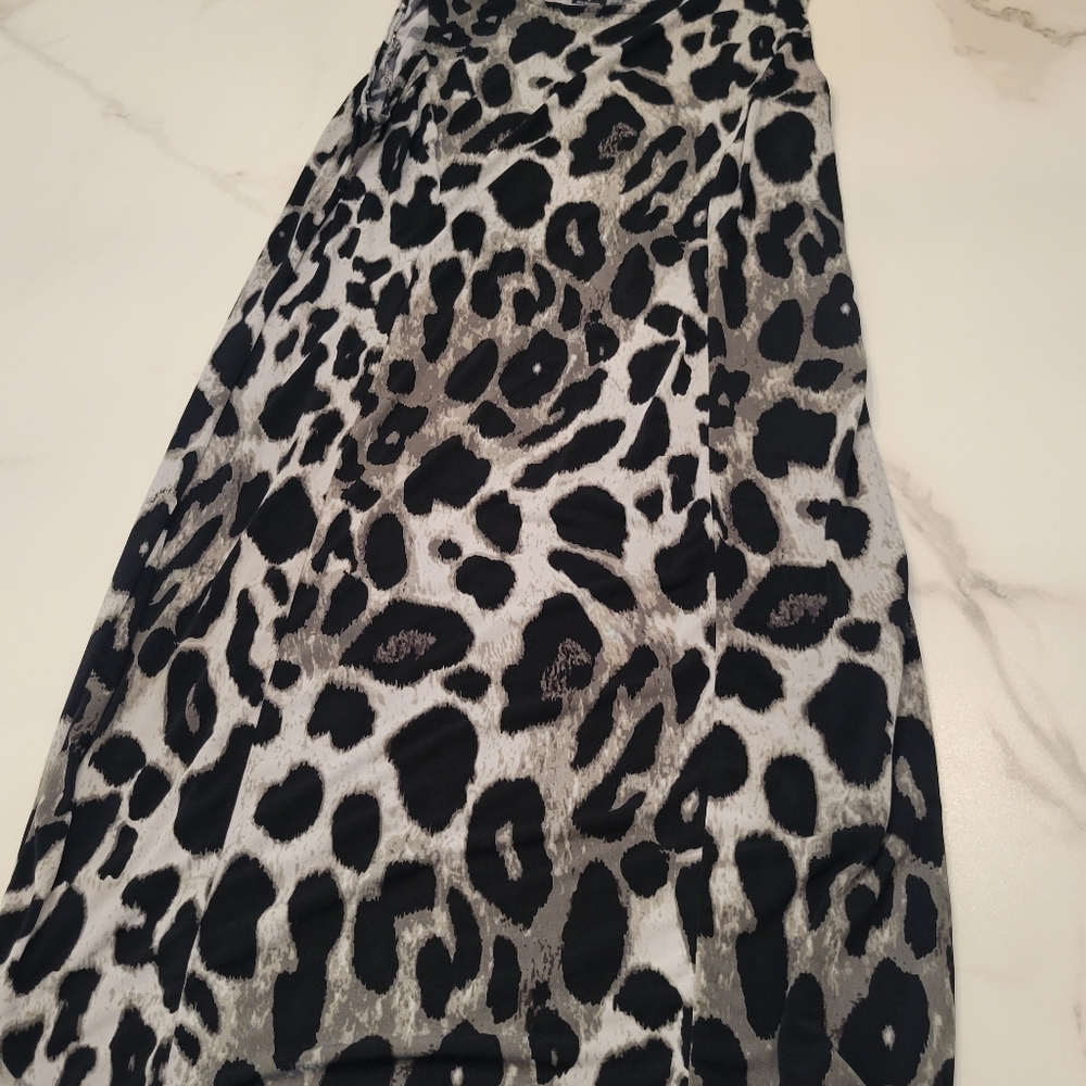 Sleeveless sheath dresses -leopard print